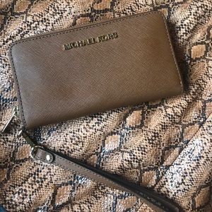 Michael Kors Wristlet - Acorn